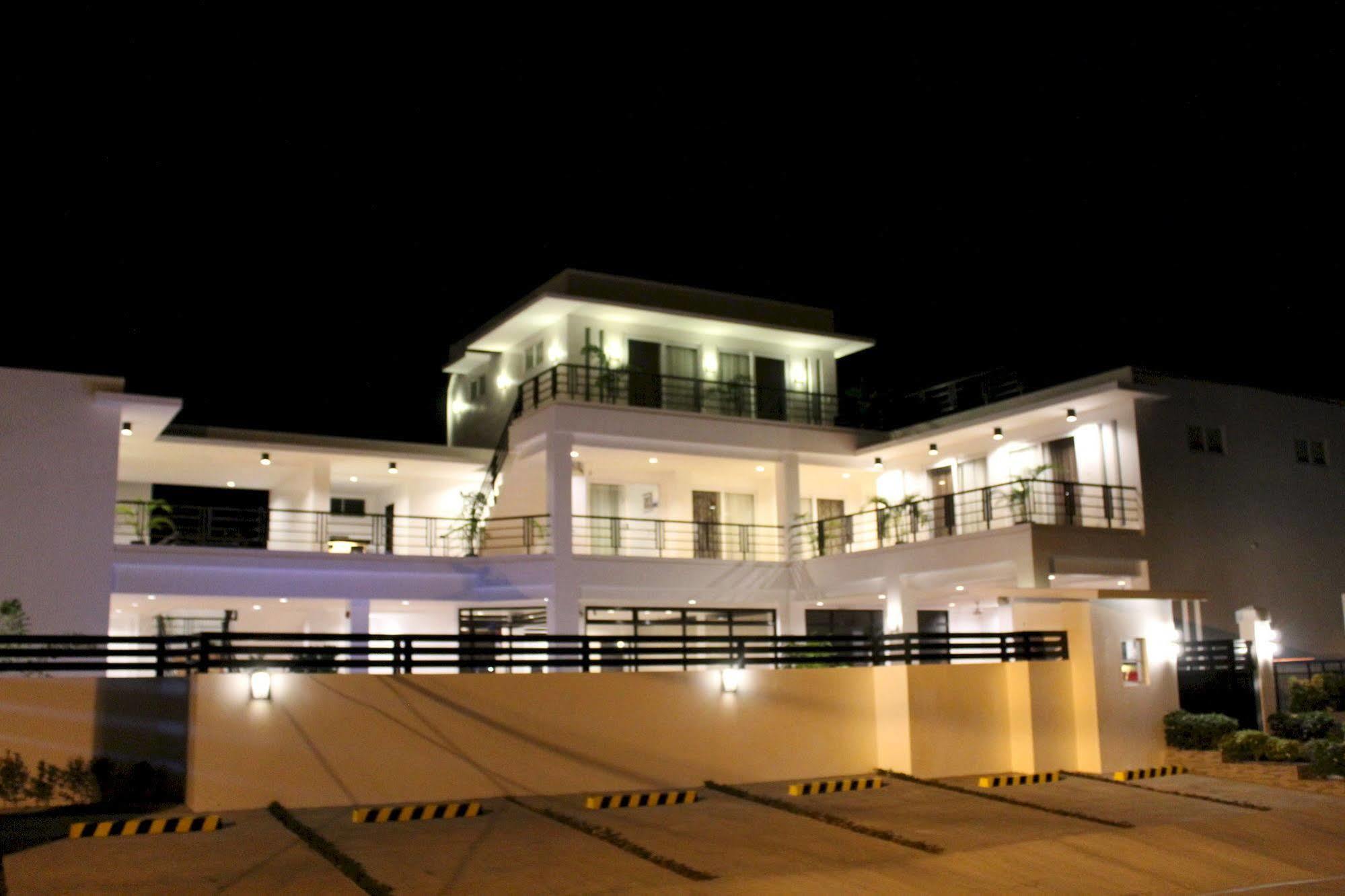 Be-Ing Suites Davao Exterior photo
